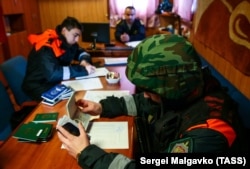 Работа береговой охраны Пограничной службы ФСБ России в Керченском проливе