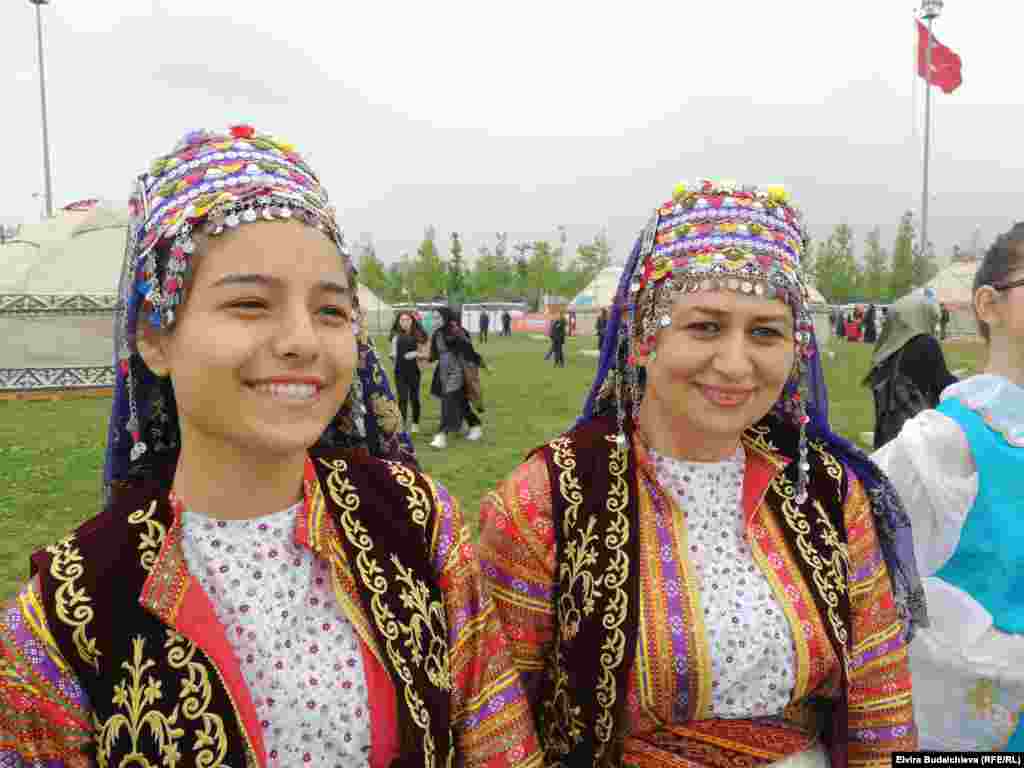Стамбулдағы этномәдениет фестиваліне қатысушылар.