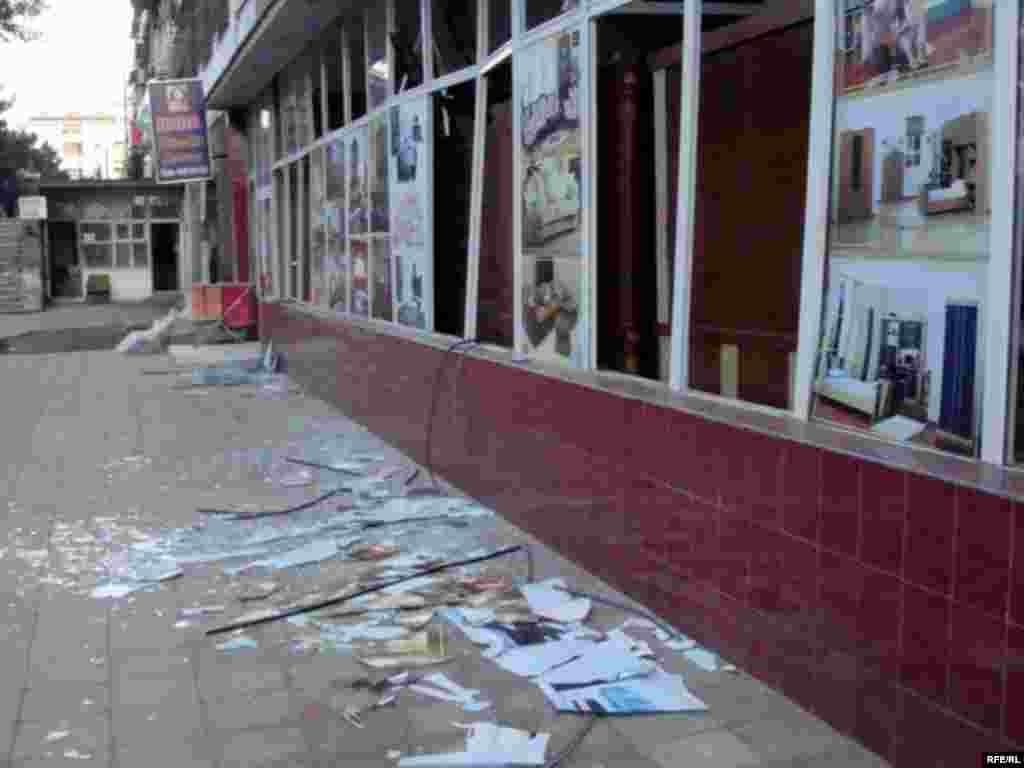 - - Azerbaijan -- Gas explosion destroys Baku apartment building, 13Dec2008