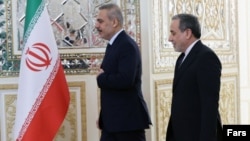 عباس عراقچی (راست) روز یک‌شنبه میزبان همتای ترکیه‌ای خود بود 