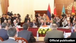 Ղրղըզստան - Հայաստանի պատվիրակությունը ՀԱՊԿ-ի համատեղ նիստի ժամանակ, Բիշքեկ, 27-ը մայիսի, 2013թ.