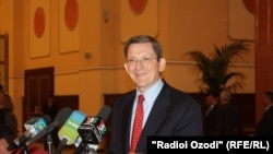 Tajikistan -- Mark Grossman, US special envoy to Afghanistan and Afghanistan during press conference in Dushanbe, 07Oct2011