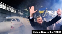 Петро Порошенко на презентації нового літака Ан-132. Київ, 20 грудня 2016 року