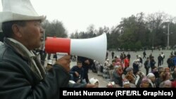 Hundreds rallied in Osh to call for the release of former parliament speaker Akmatbek Keldibekov from prison.