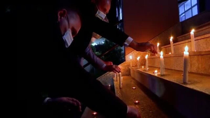 Paljenje sveća za lekare koji su preminuli od COVID-19
