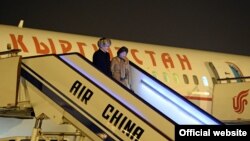 Президент Кыргызстана Алмазбек Атамбаев с супругой в ходе визита в Китай.