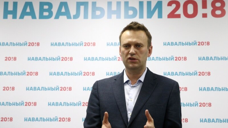 В Барнауле Алексея Навального облили зелёнкой
