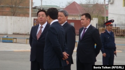 Үйде жалаңаш жүрген кәмелетке толған әйелдер видеосы