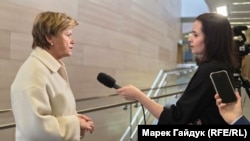 Міністерка закордонних справ Латвії Байба Браже дає інтервʼю кореспондентці Радіо Свобода в штаб-квартирі НАТО. Брюссель, Бельгія, 3 грудня 2025 року