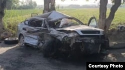 Ҷавонони ҳалокшуда дар дохили ҳамин мошини "Опел" будаанд