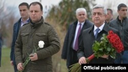 Armenia - President Serzh Sarkisian (R) and Defense Minister Vigen Sargsian visit the Yerablur military cemetery in Yerevan, 2Apr2017.