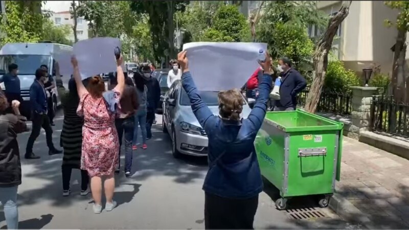 Stambul: hakyna tutma režim tarapdarlary’ protest aksiýasyna baran türkmen migrantlaryna hüjüm etdi