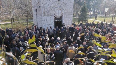 Десетки граждани поднесоха цветя пред Мемориала на жертвите на комунистически