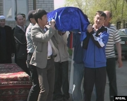 Жалаңаш ұйықтап жатқан мас қыздардың суреттері