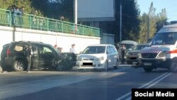 Фото взято со страницы Болота Темирова в "Фейсбуке".