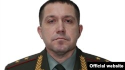Къилбаседа Кавказан тIеман гонан Оьрсийчоьнан къоман гвардин буьйранча инарла-лейтенант Гетманов Игорь.