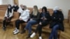 Анастасия Коломейченко с подругами на слушаниях по ее делу в суде Гродно