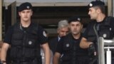 Policija na Kosovu u julu 2010 hapsi guvernera Hashima Rexhepija u istrazi o korupciji