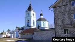 Ансамбль Успенской церкви погоста Боголепово обезображен новыми постройками
