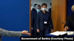 Premijerka Srbije Ana Brnabić i generalni sekretar UN Antonio Guterres (u pozadini) sastali su se na marginama Generalne skupštine UN. SAD, Njujork, 24. septembar 2021.