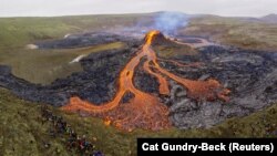 Архивска фотографија: Ерупција на вулкан во Исланд