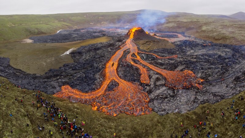 Ерупција на вулкан на Исланд во близина на аеродромот
