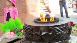 Diňle: Ýeňiş gününi belleýän Türkmenistanda Sowet mirasyna garşy wagyz-nesihat işleri ýaýbaňlanýar
