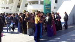 Türkmen resmileri ‘toý eşigini’ almadyk studentlere, işgärlere gödek käýeýärler