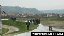 Vojska pomaže u ojačavanju bedema na Čemernici