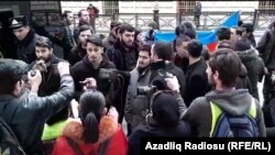 Bakıda, İran səfirliyi qarşısında aksiya, arxiv foto