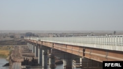 "Мост дружбы", который соединяет район Пяндж Хатлонской области Таджикистана с районом Имам Сахиб провинции Кундуз в Афганистане