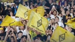 Как болельщики в Алматы праздновали выход футбольного клуба "Кайрат" в групповой этап Лиги чемпионов