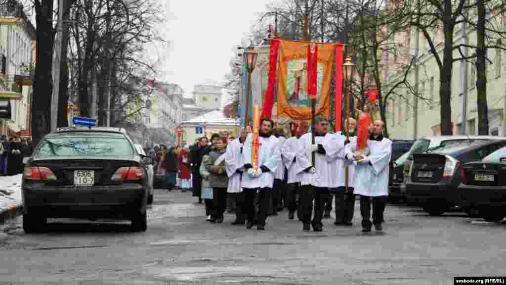 А на Камсамольскай вуліцы вернікі пайшлі па праезную частку