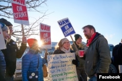 Платнер за митинге бастующих членов профсоюза работников автопрома