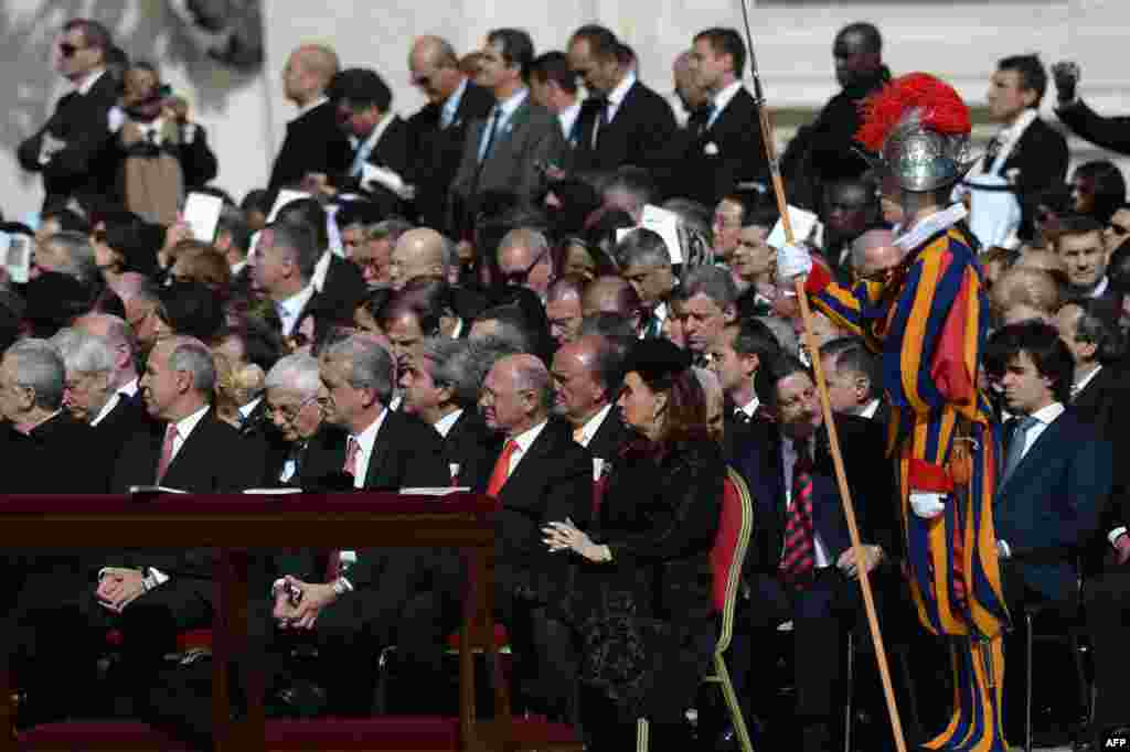 Predsjednica Argentine Cristina Fernandez de Kirchner prisustvuje inauguraciji pape Franje u Vatikanu, 19. mart 2013. Foto: AFP / Filippo Monteforte 