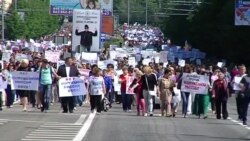 Тысячи жителей Донецка протестуют против вооруженной миссии ОБСЕ