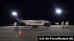 X-37B после посадки на космодроме на мысе Канаверал в 2019 году.
