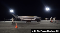 X-37B после посадки на космодроме на мысе Канаверал в 2019 году.