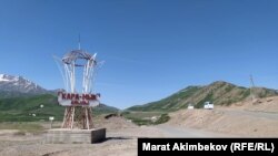 Въезд в приграничное село Кара-Мык Чон-Алайского района. 5 июня 2021 года.
