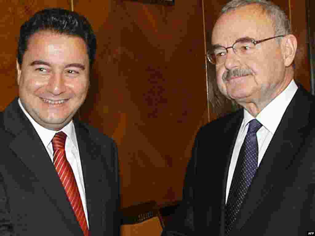 Artur Rasizadə  Türkiyənin Xarici İşlər Naziri Ali Babacanla görüş zamanı (1 dekabr 2008)