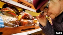 В російських магазинах ще є «заборонена їжа»