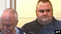 Kim Schmitz, alias Kim Dotcom în fața tribunalului în Noua Zeelandă