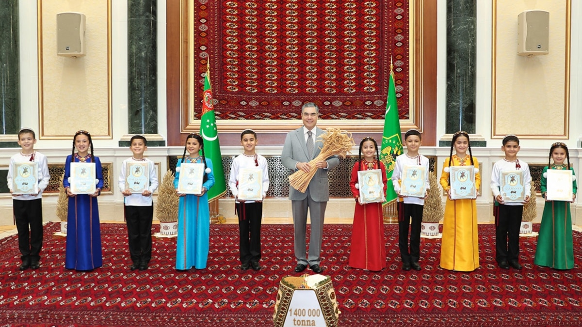 Туркмения сегодня как живут. Туркменистан люди. Кабинет министров Туркменистана. Жена президента Туркменистана.