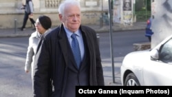 Viorel Hrebenciuc a fost condamnat cu executare pentru că ar fi intervenit pentru ca fostul primar din Piatra Neamț, Gheorghe Pinalti, să-și recupereze licența suspendată de CNA la postul Giga TV, pe care-l patrona.