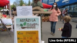 Vizitatori la Piața Eco Local din Chișinău, redeschisă după pandemie