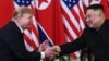 Президент США Дональд Трамп пожимает руку лидеру Северной Кореи Ким Чен Ыну после встречи в Ханое, 27 февраля 2019 года