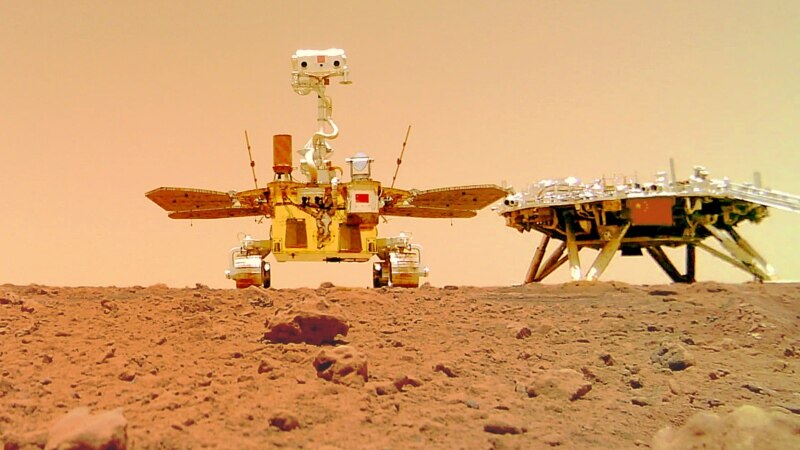 Китай к Новому году опубликовал новые снимки Марса
