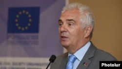 Armenia - Ambassador Piotr Switalski, the head of the EU Delegation in Armenia, speaks in Yerevan, 4Jul2017.