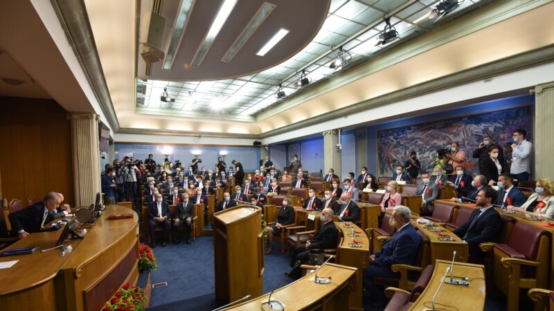 Прва седница на црногорскиот парламент, Ѓукановиќ не присуствуваше