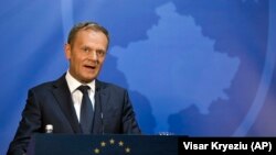 Donald Tusk Priştinada mətbuat konfransında